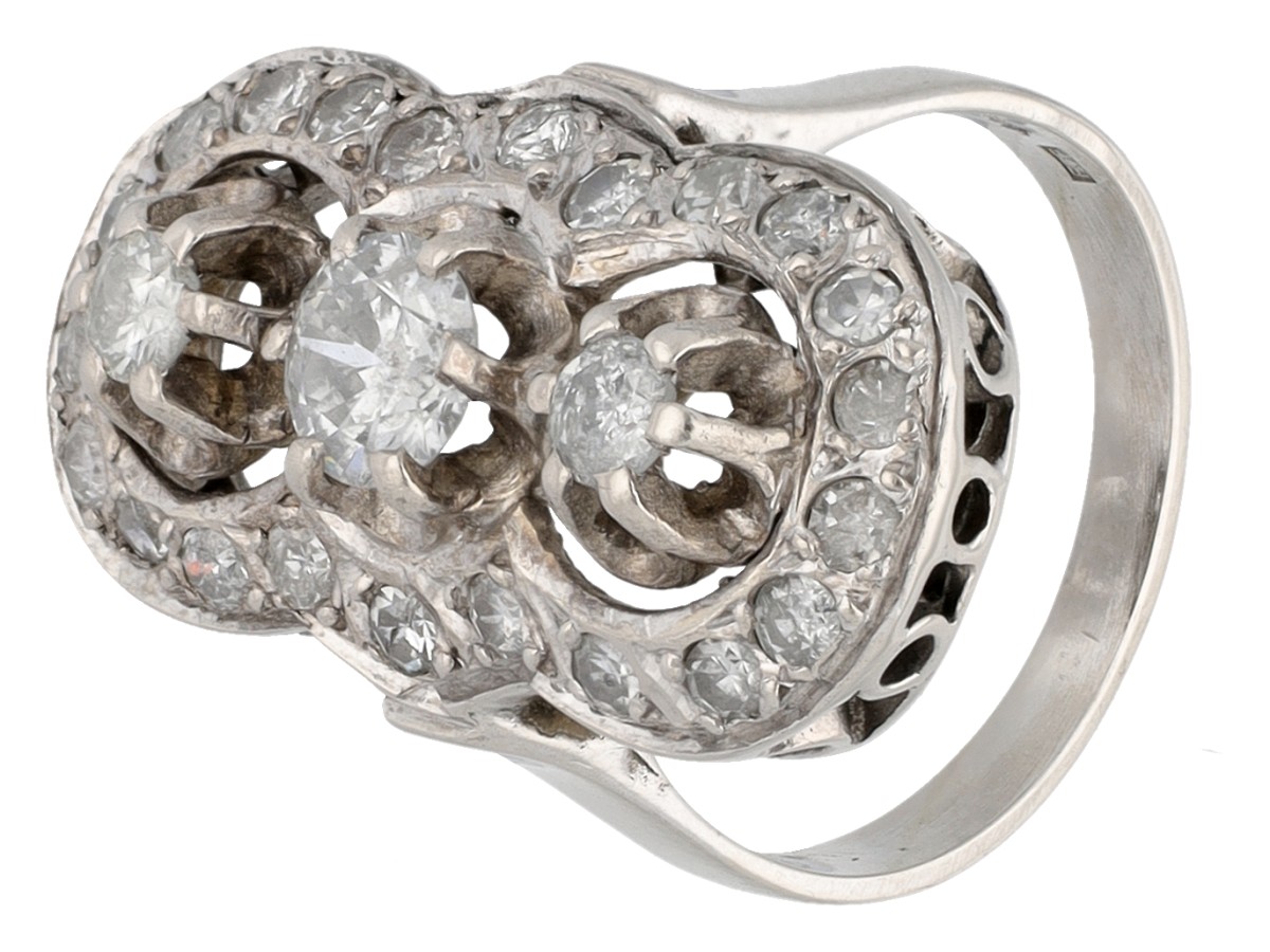 14K witgouden ring bezet met ca. 1.62 ct. diamant. 