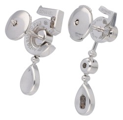 Chanel 18K witgouden Eternal N°5 oorbellen bezet met ca. 0.67 ct. diamant