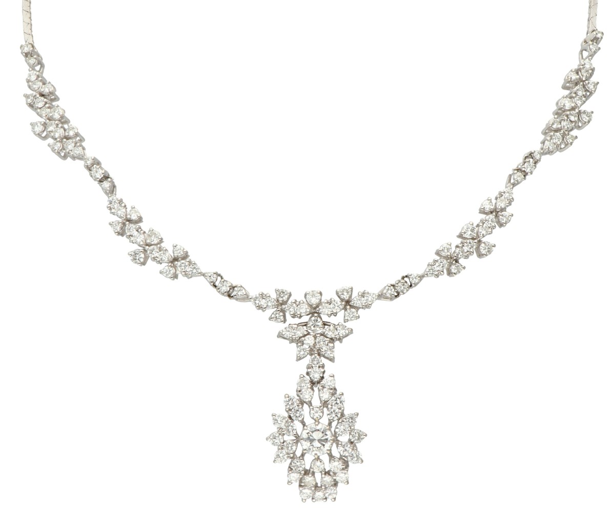 18K witgouden schakelcollier bezet met ca. 5.48 ct. diamant