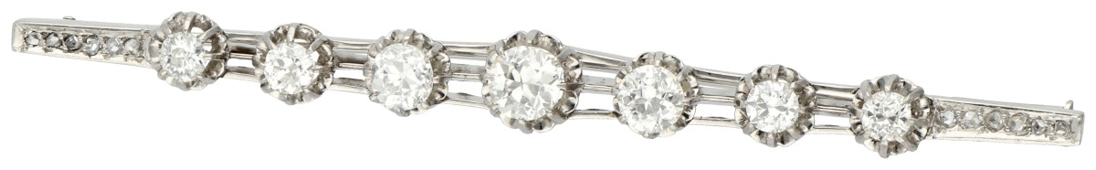 Platina broche bezet met ca. 2.34 ct. diamant