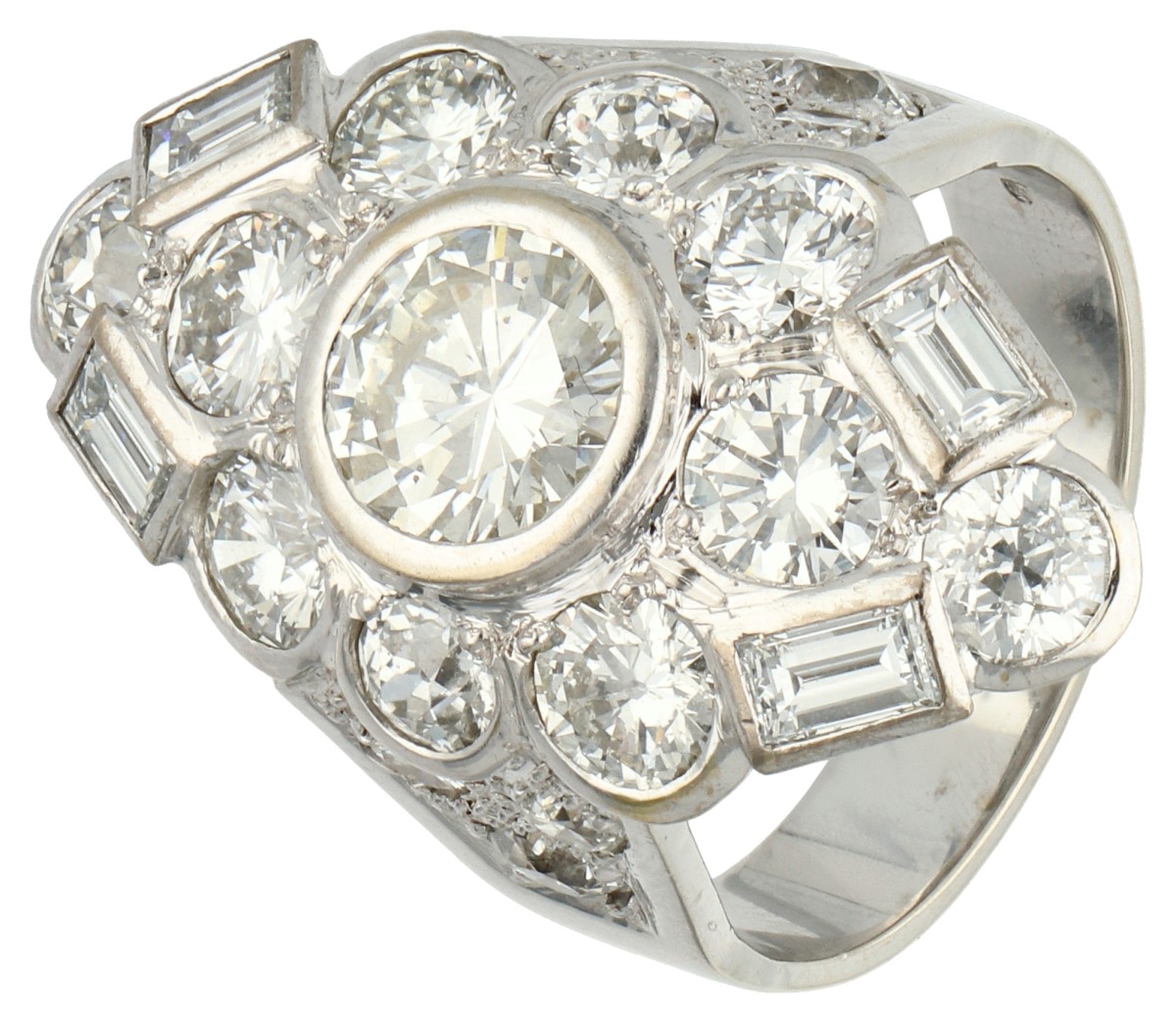 18K witgouden ring bezet met ca. 6.26 ct. diamant. 