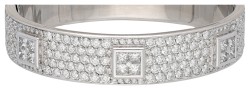 18K witgouden bangle armband bezet met ca. 7.42 ct. diamant.