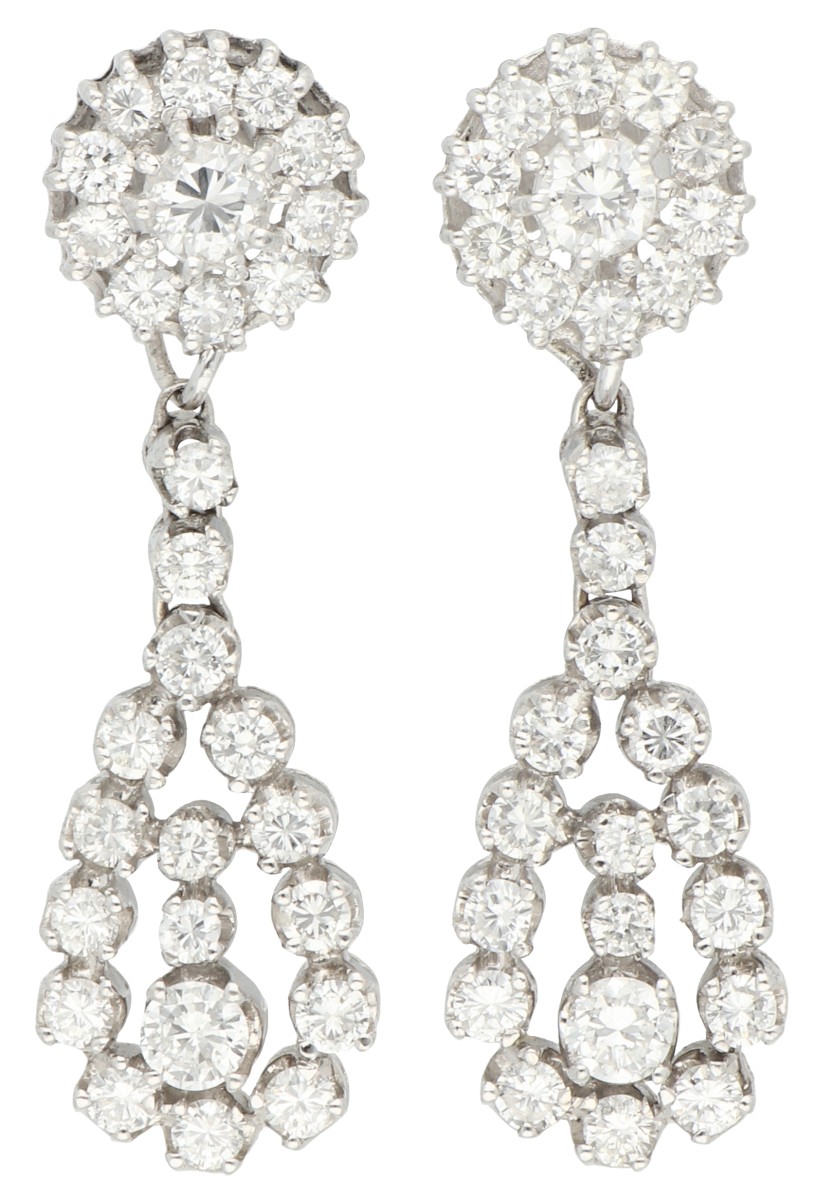 18K witgouden oorbellen bezet met ca. 3.78 ct. diamant