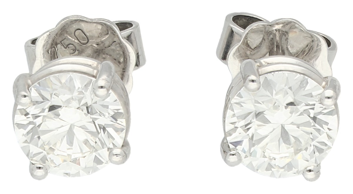 18K witgouden solitair oorbellen bezet met ca. 1.81 ct., inclusief twee IGI certificaten