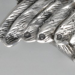 Miniatuur patrijs met jong (2), Duitsland / Nederland 20e en 21e eeuw, zilver.
