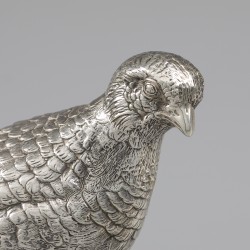 Miniatuur patrijs met jong (2), Duitsland / Nederland 20e en 21e eeuw, zilver.