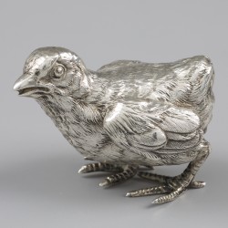 Miniatuur patrijs met jong (2), Duitsland / Nederland 20e en 21e eeuw, zilver.