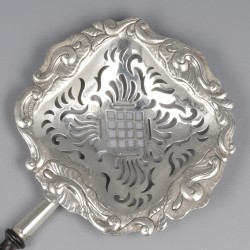 Suikerstrooilepel, Nederland ca. 1790, zilver.