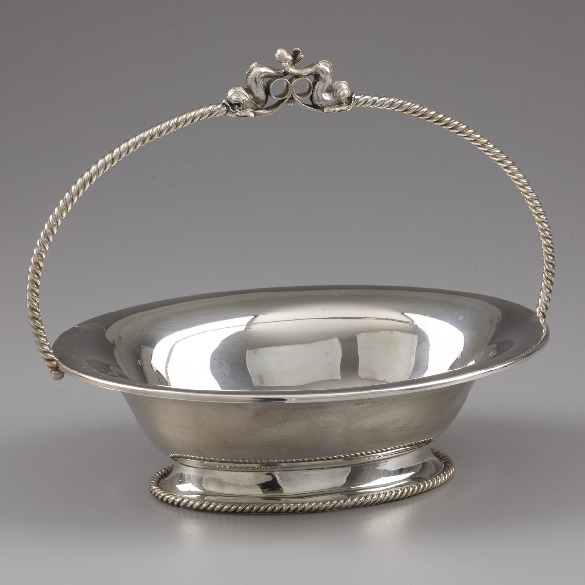 Hengselmand "Dauphin", Wolfers Frères, Brussel ca. 1940-1950, zilver.