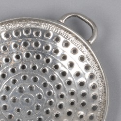 Miniatuur vergiet, Nederland ca. 1700, zilver.