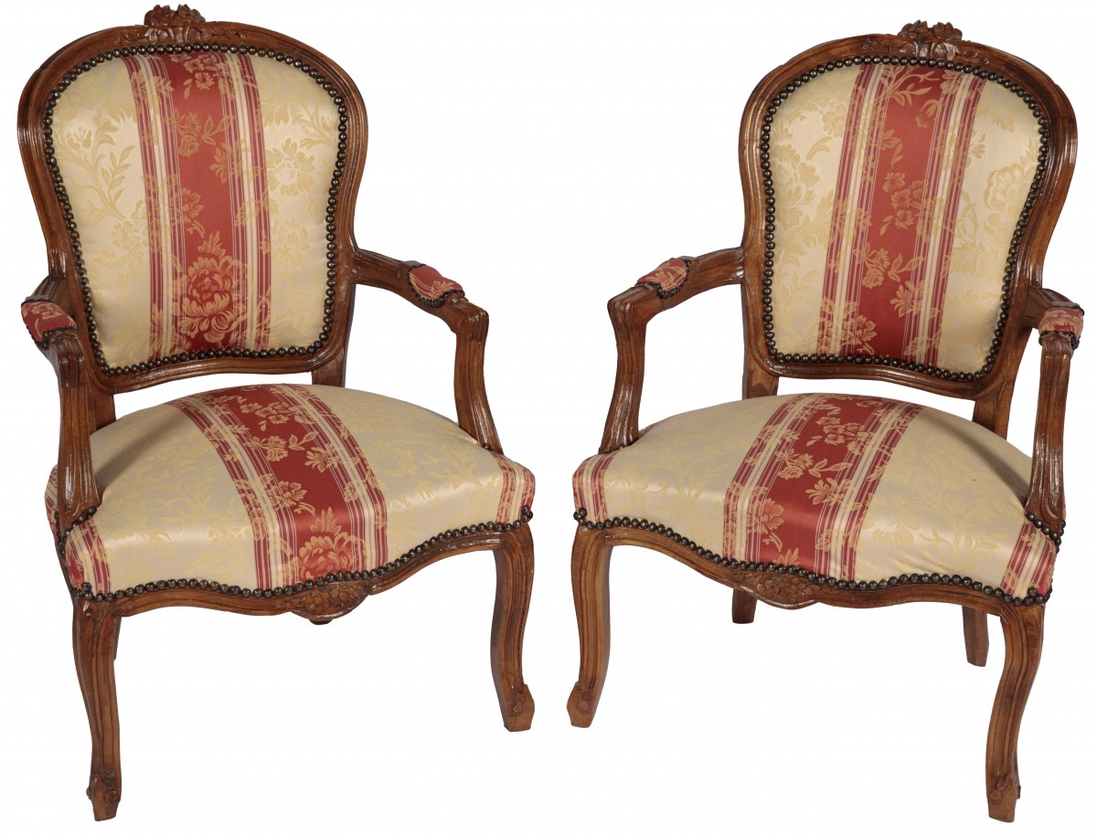 Een set van (2) Louis XV-stijl fauteuils, Holland, 2e helft 20e eeuw.