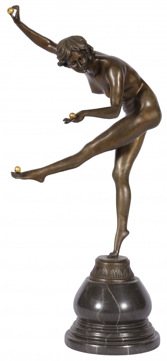 Een bronzen sculptuur van een jonglerende danseres, 20e eeuw.