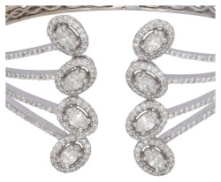 18K witgouden bangle armband bezet met ca. 2.5 ct. diamant