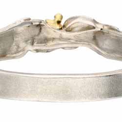 Zilveren gematteerde design bangle armband bezet met ca. 0.05 ct. diamant - 925/1000.