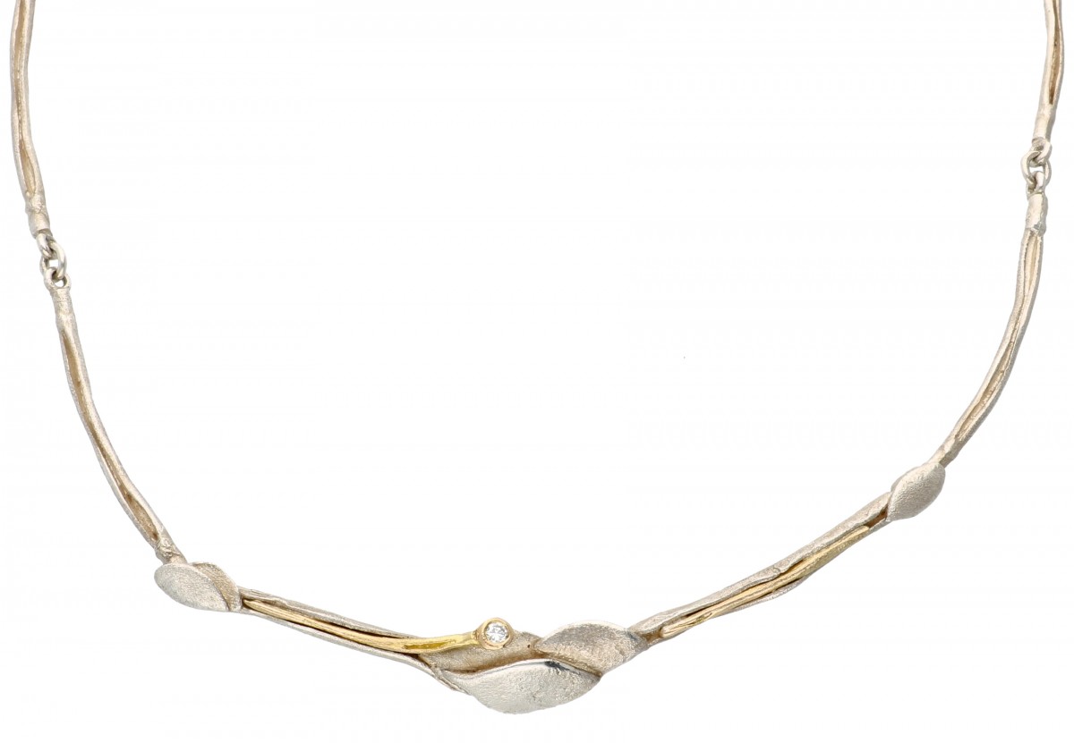 Zilveren gematteerd design collier bezet met ca. 0.05 ct. diamant - 925/1000.
