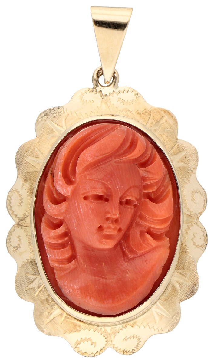 14K geelgouden hanger met uitgesneden bloedkoraal