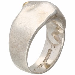 Zilveren gematteerde design ring bezet met ca. 0.05 ct. diamant - 925/1000.