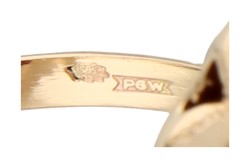 14K geelgouden ring met gesneden bloedkoraal