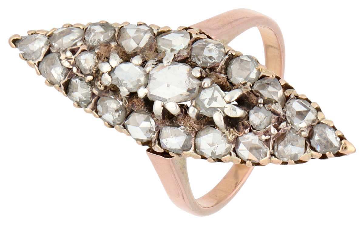 Goud-zilveren navette ring met diamant