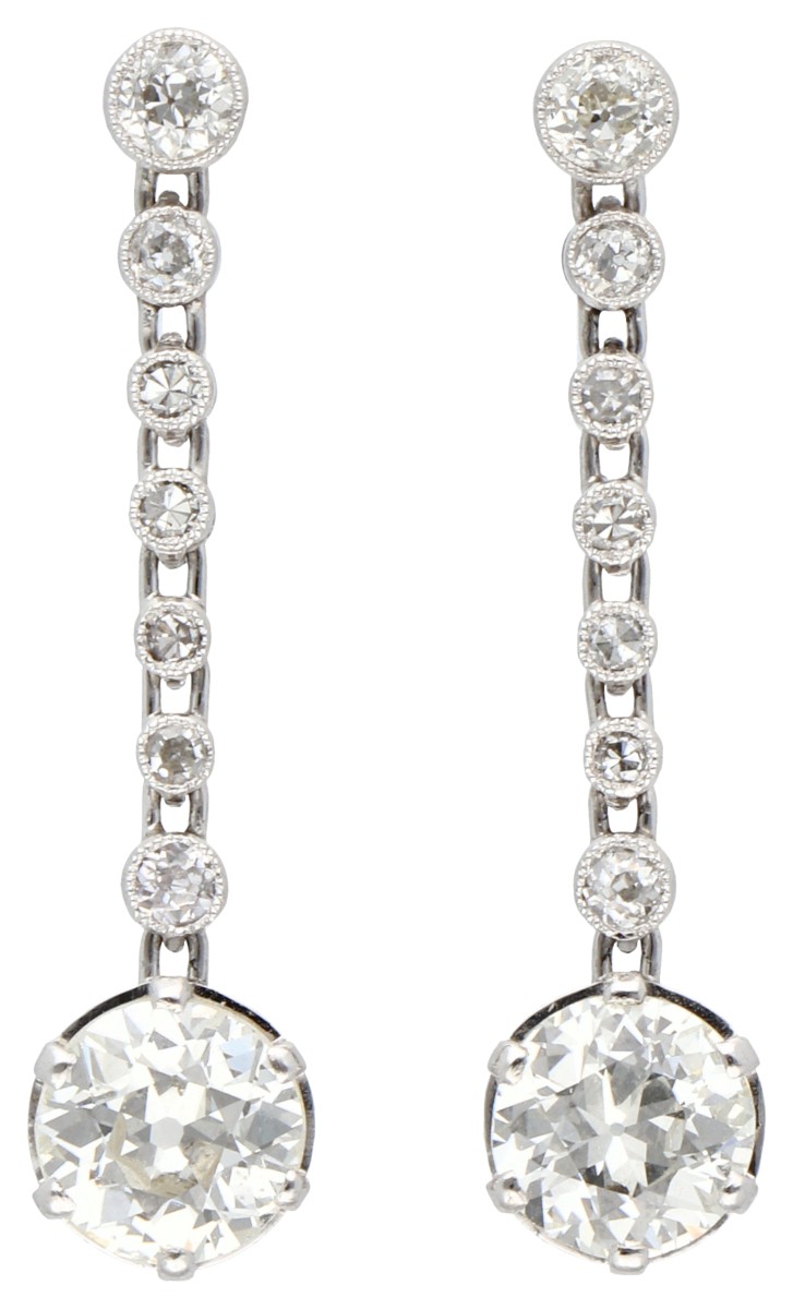 Goudwisselkantoor auction: Platina oorhangers bezet met old European geslepen diamant
