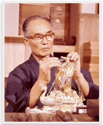Zeilschip met vitrine, Seki Takehiko II, Japan ca. 2005, zilver