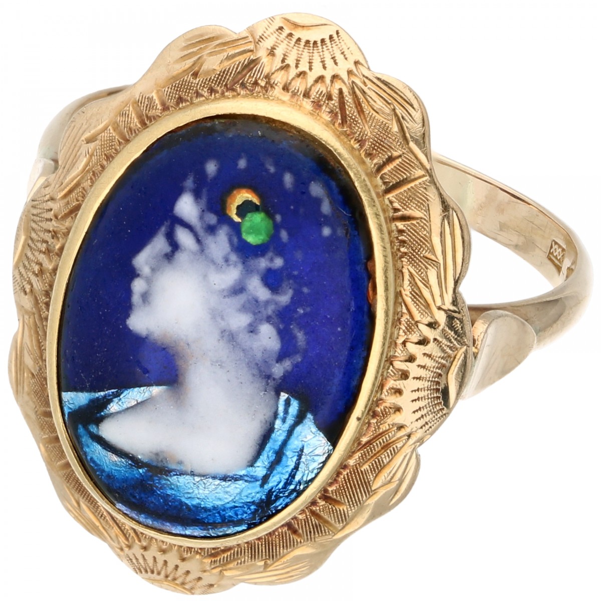 Geelgouden ring met portret in Email d'Art in een rijkelijk gegraveerd montuur - 14 kt.