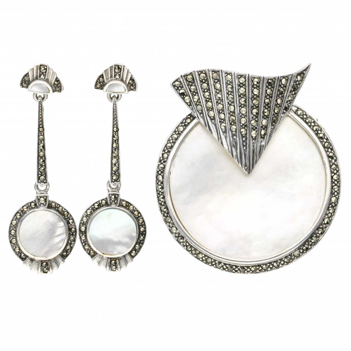 Set van zilveren Art Deco-stijl broche en oorbellen met parelmoer en markasiet - 925/1000.