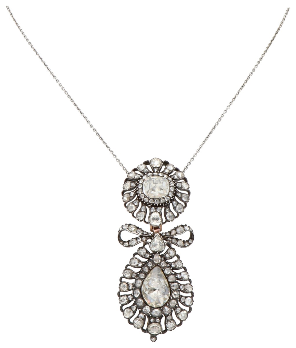 Gouden-zilveren collier met antieke hanger met grote roos geslepen diamanten