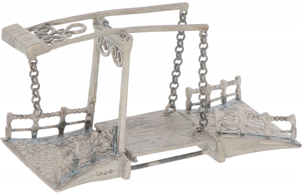 Miniatuur ophaalbrug zilver.