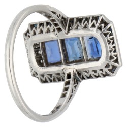 Platina Art Deco ring met saffier en diamant