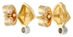 18K Lapponia geelgouden oorbellen bezet met ca. 0.06 ct. diamanten