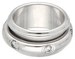 Piaget 18K witgouden Possession ring bezet met ca. 0.72 ct. diamanten