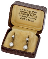 14K geelgouden oorhangers bezet met ca. 1.14 ct. diamant