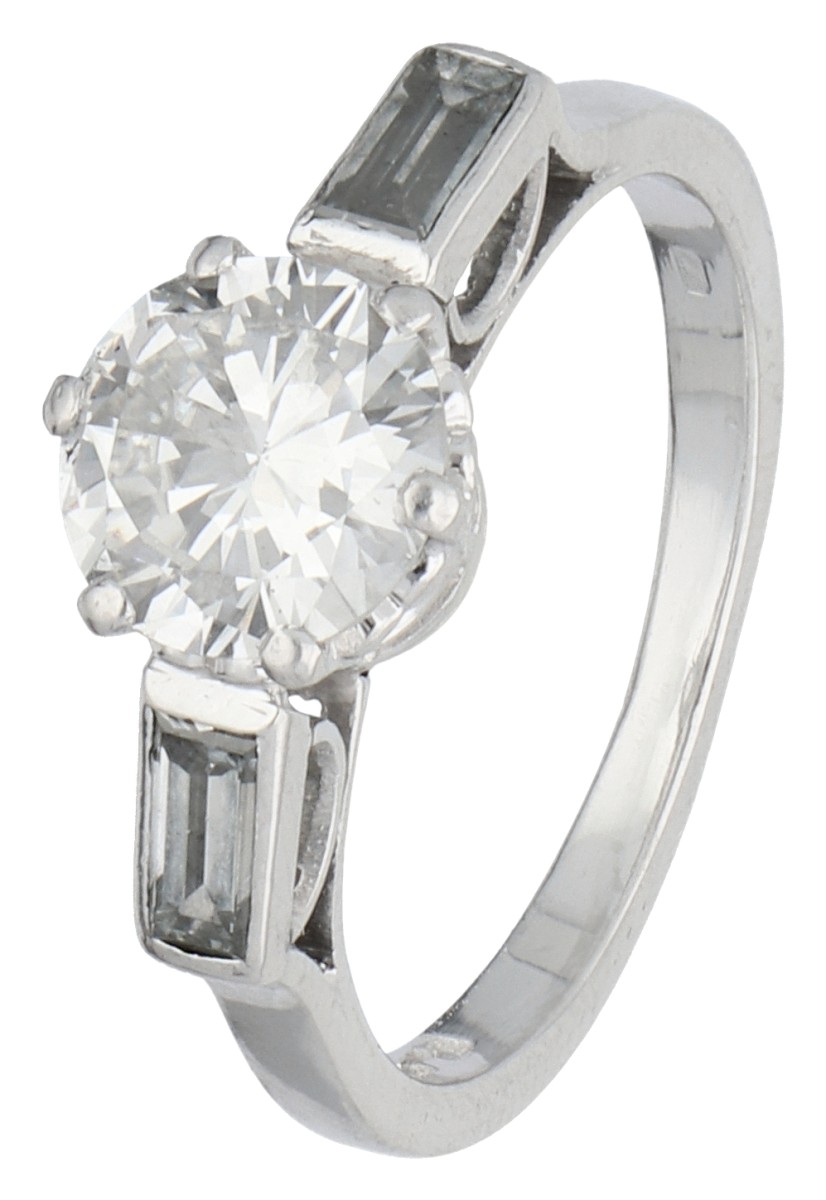 Platina ring bezet met ca. 1.45 ct. diamant, IGI gecertificeerd 