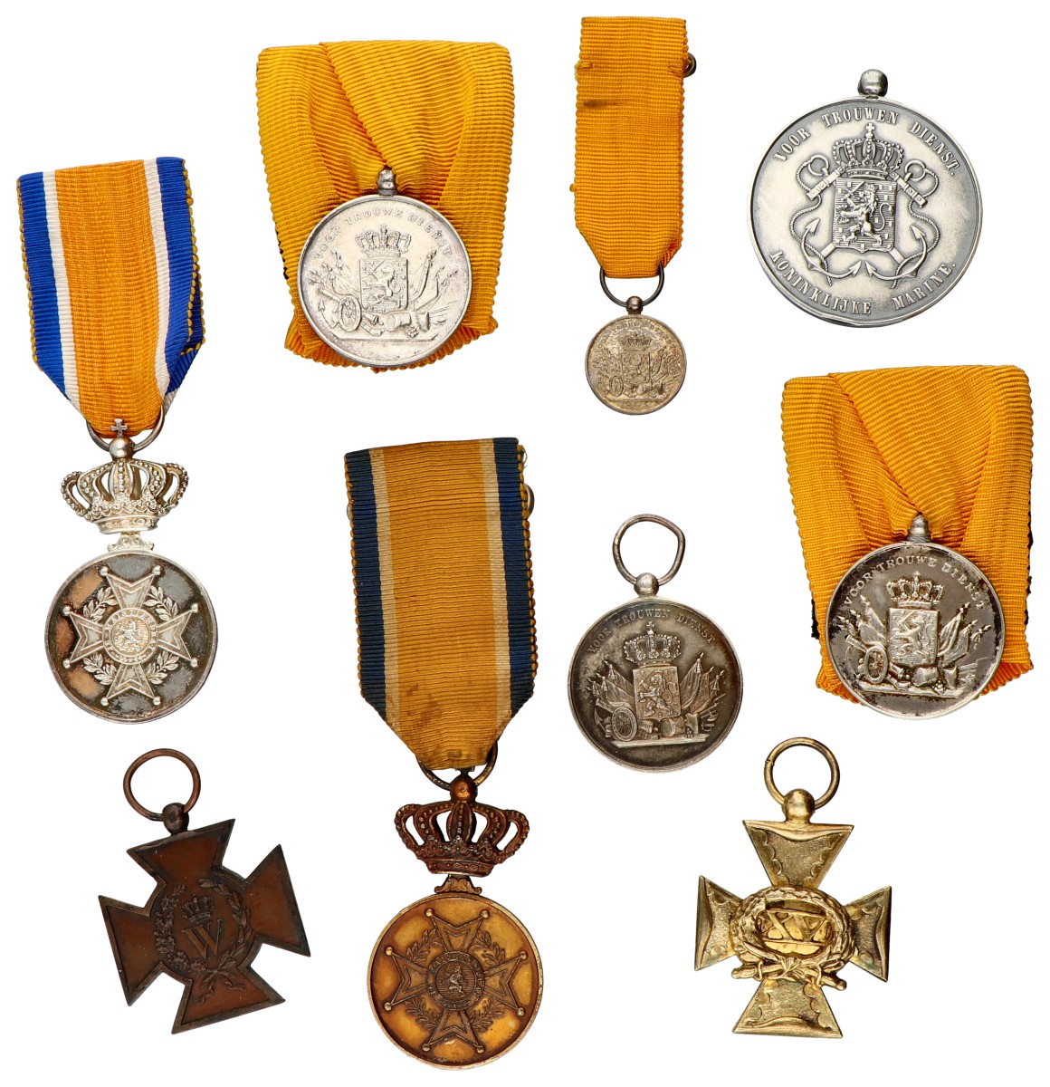 Goudwisselkantoor auction: Nederland. Lot (9) Diverse Voor trouwe(n) Dienst medailles, Eremedailles Orde van Oranje-Nassau, officierskruis 25 jaar trouwe dienst & Hasseltkruis