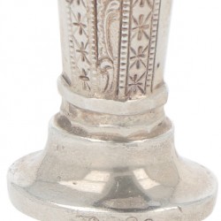 Lakstempel zilver.