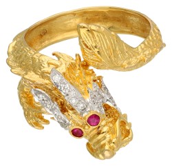 18K geelgouden draken ring bezet met ca. 0.22 ct. diamant en robijn 