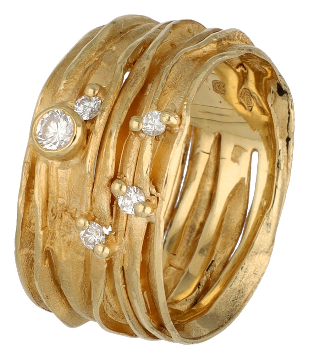 18K geelgouden ring bezet met ca. 0.19 ct. diamant 