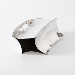 The Angled Bean Pitcher, Comyns - Ltd. Ed. 045/100, Londen 2008, zilver.