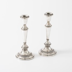 Kandelaars (2), D.J. Aubert, 's-Gravenhage ca. 1975, zilver