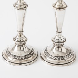 Kandelaars (2), D.J. Aubert, 's-Gravenhage ca. 1975, zilver