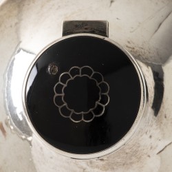 Inktpot en kandelaars (3), Nederland / Verenigd Koninkrijk, 19e / 20e eeuw, zilver