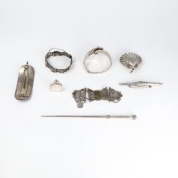 Verzameling klederdracht en sieraden (8), Nederland 20e eeuw, zilver