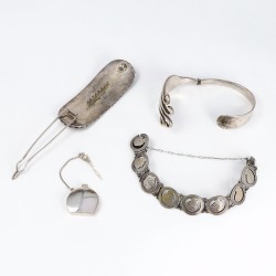 Verzameling klederdracht en sieraden (8), Nederland 20e eeuw, zilver