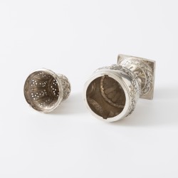 Suikerstrooibus, Hanau ca. 1880-1890, zilver
