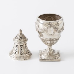 Suikerstrooibus, Hanau ca. 1880-1890, zilver