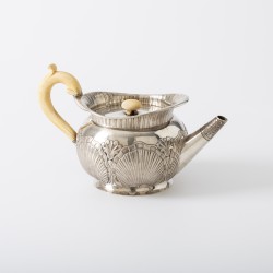 Theepot, Leberecht Fournier (1788-1849), Berlijn ca. 1815/20, zilver