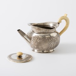 Theepot, Leberecht Fournier (1788-1849), Berlijn ca. 1815/20, zilver