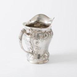 Art Nouveau waterschenkkan "Chrysanthemum", Gorham, Providence, Rhode Island ca. 1900-1910, zilver