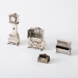 Miniatuur kamer met zilveren miniaturen (19), H. Hooijkaas, Schoonhoven 1973/74